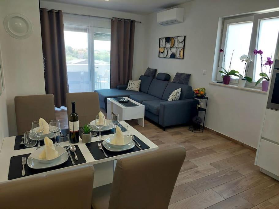 Valux Apartman Pula Exteriör bild