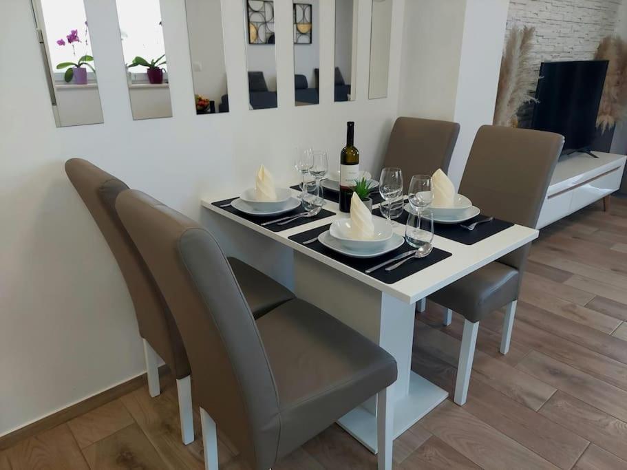 Valux Apartman Pula Exteriör bild